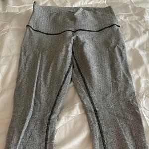 Lululemon Athletica Herringbone White/Grey Legging.Size 8